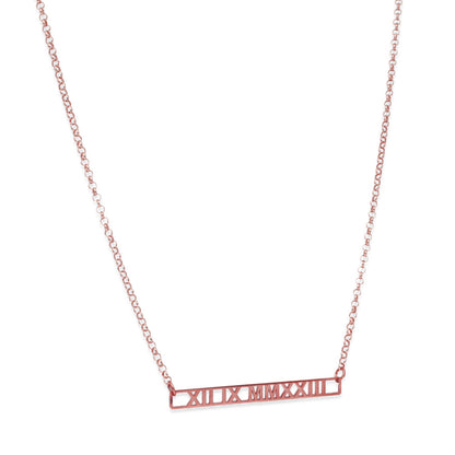 Collar Minerva Fecha Números Romanos en Plata 925 y Baño Oro 18k