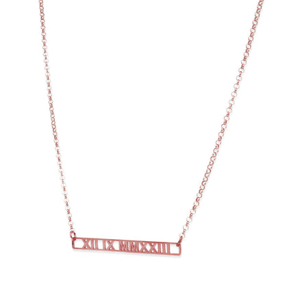 Collar Minerva Fecha Números Romanos en Plata 925 y Baño Oro Rosa 18k