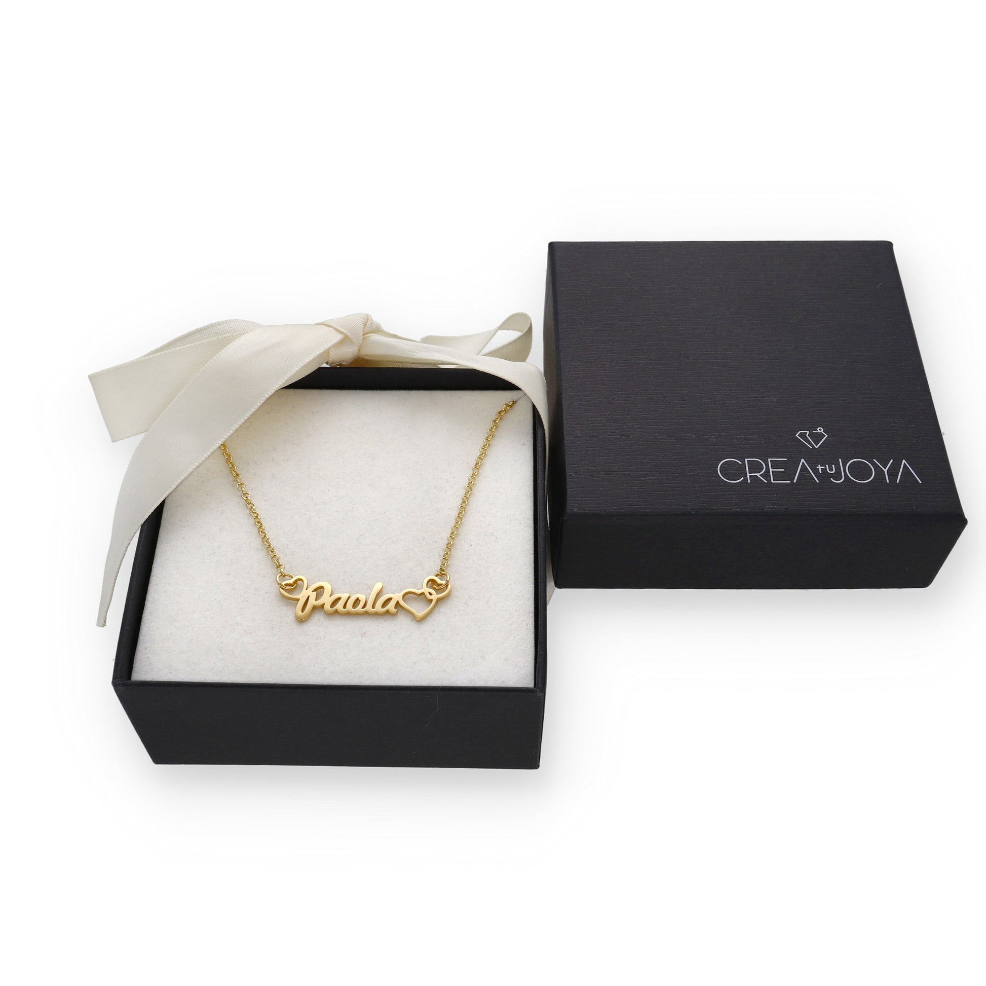 Colgante Nombre con Corazones Nusa en Plata de Ley 925 y Baño Oro 18k