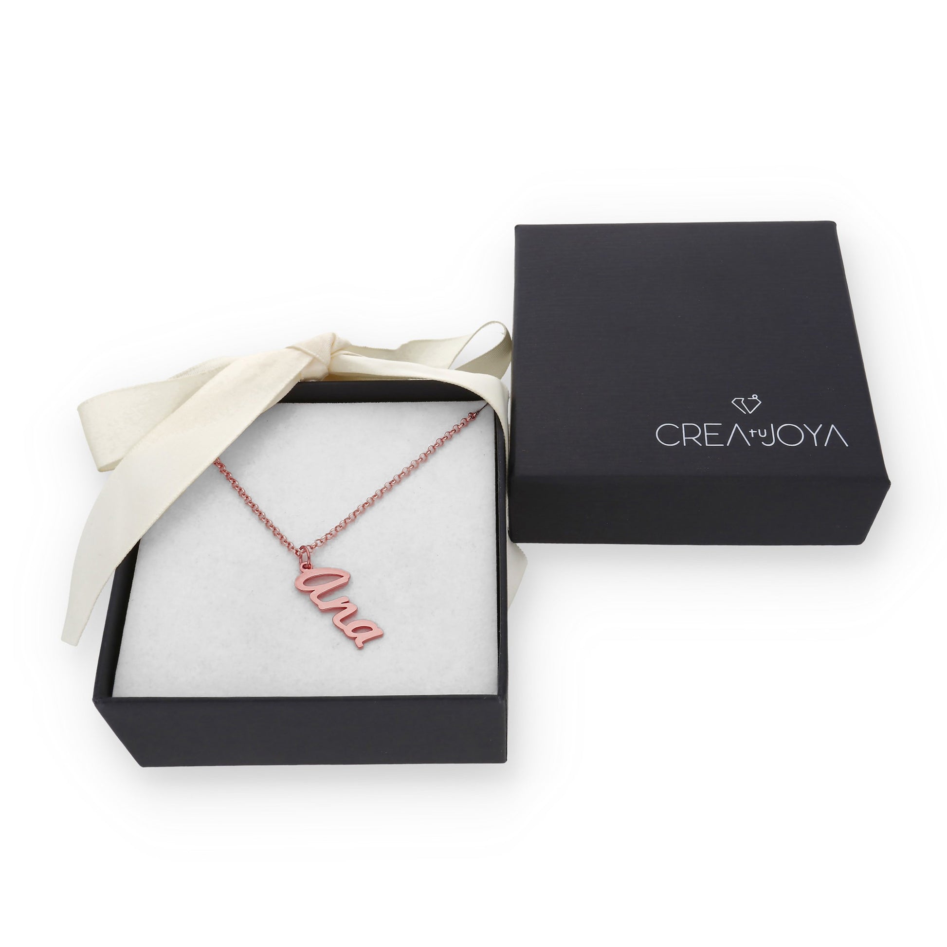 Colgante Delia Nombre en Plata de Ley 925 y baño Oro 18k