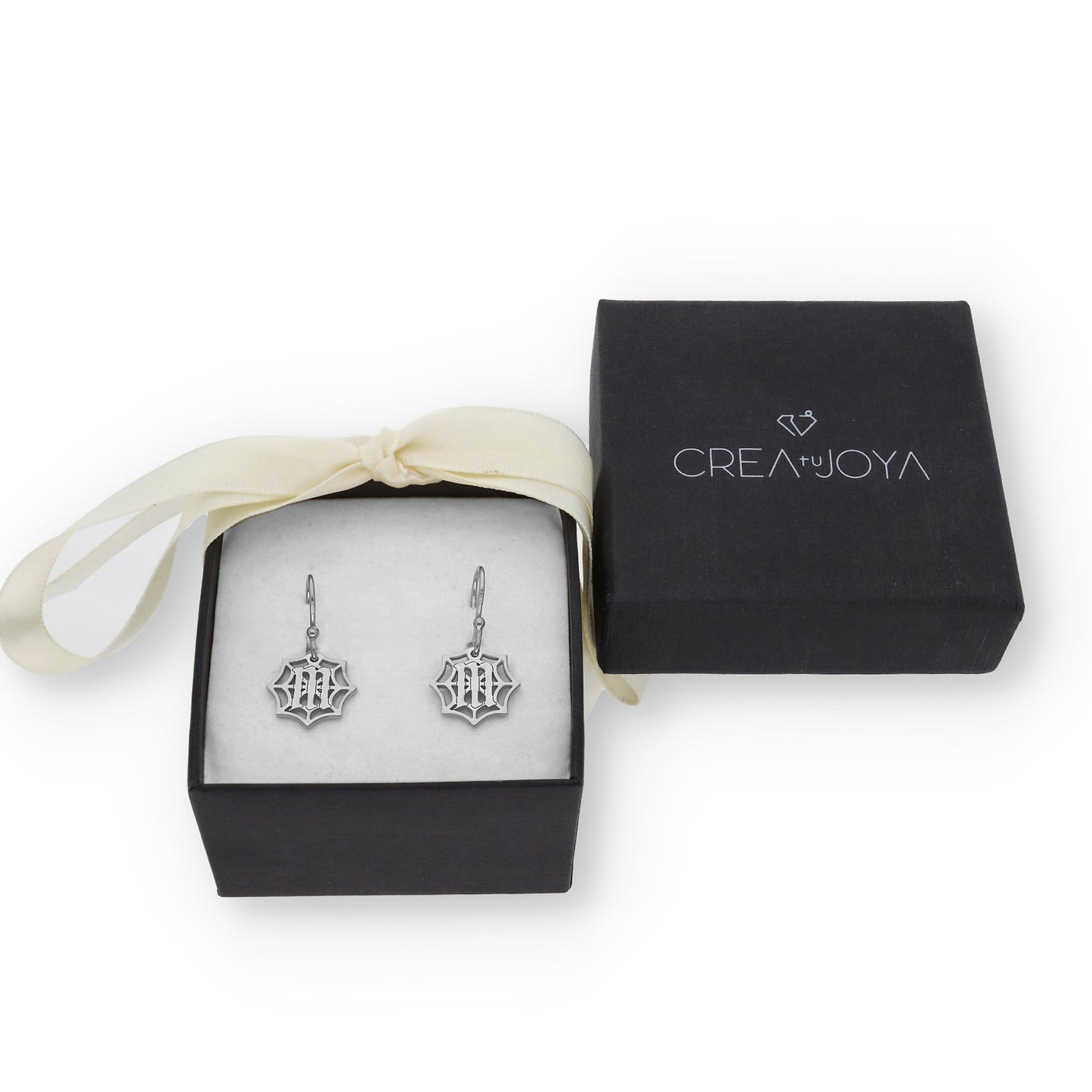 Pendiente Inicial Telaraña en Plata de Ley 925 y baño Oro 18k