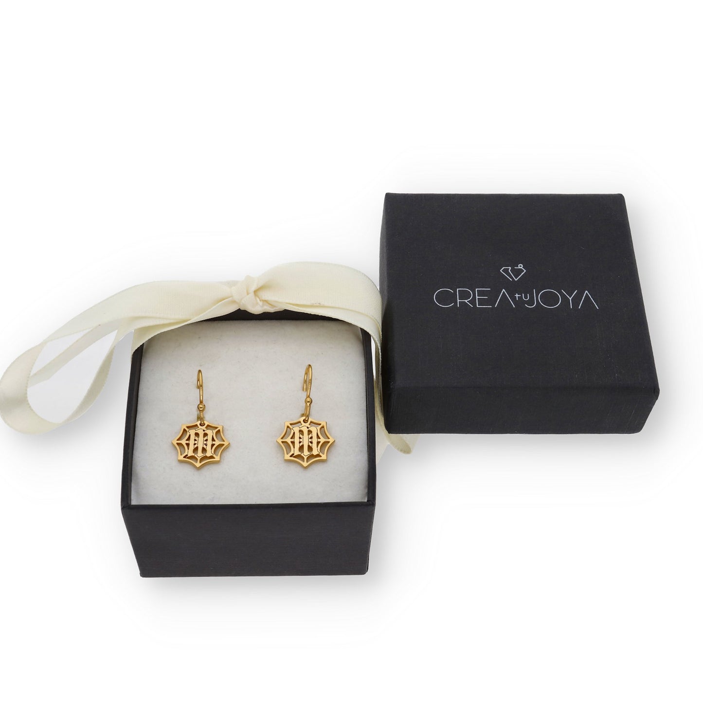 Pendiente Inicial Telaraña en Plata de Ley 925 y baño Oro rosa 18k.