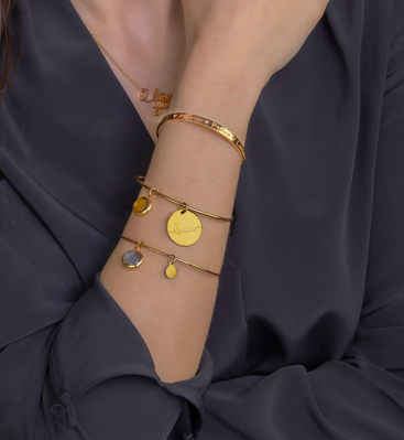 Pulsera Olinda rígida Dije Inicial y piedra color en Plata 925 y Baño Oro rosa 18k