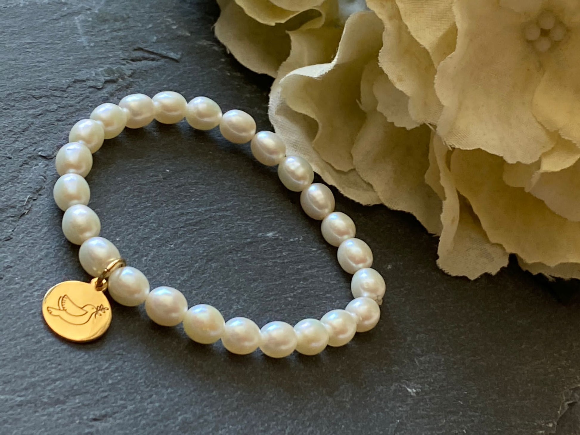 Pulsera de Perlas para Comunión con Medalla de Paloma en Plata 925