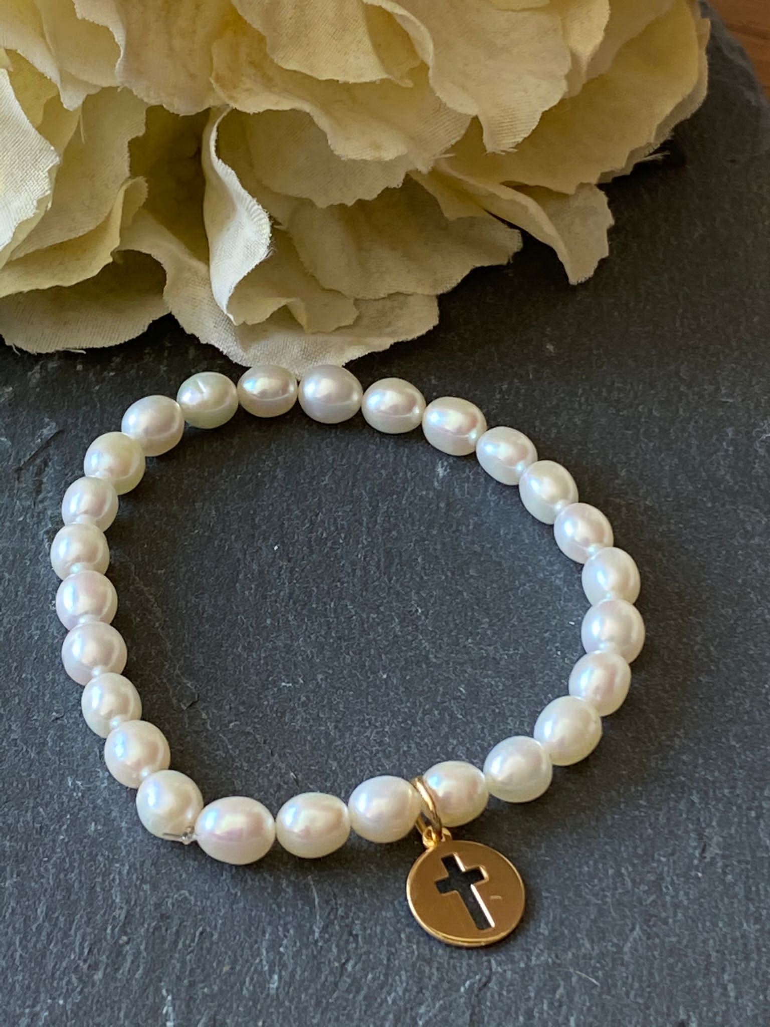 Pulsera de Perlas para Comunión con Medalla de Cruz en Plata 925