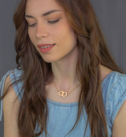 Colgante Doble Corazón Eros Nombres Entrelazados en Plata 925 con Baño de Oro 18k